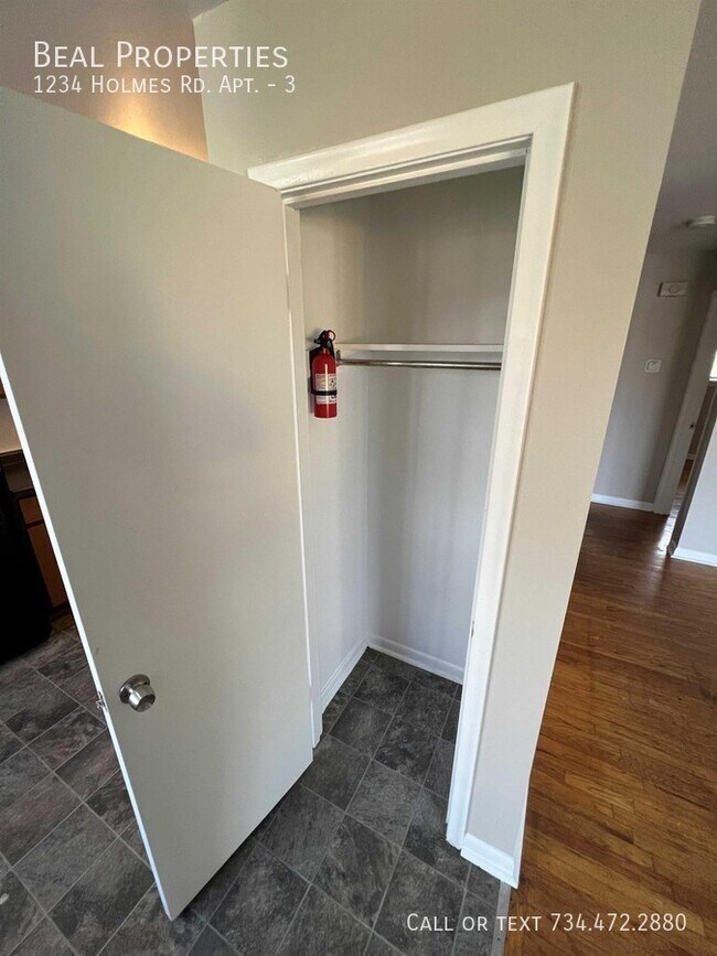 Foto del edificio - 1234 Holmes Rd