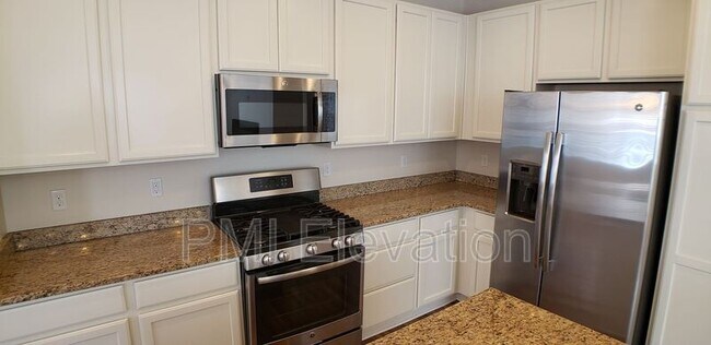 Foto del edificio - 566 E Dry Creek Pl
