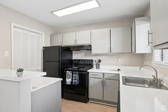 HR 3BR, 2BA - 1,152SF - Kitchen - 2400 Briarwest Apartments