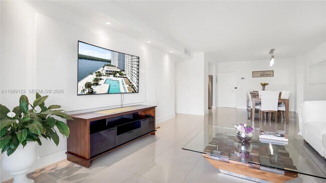 Foto del edificio - 300 Bayview Dr