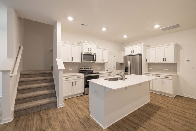 Building Photo - NEW 3BD Townhome Walking Distance to Downt...