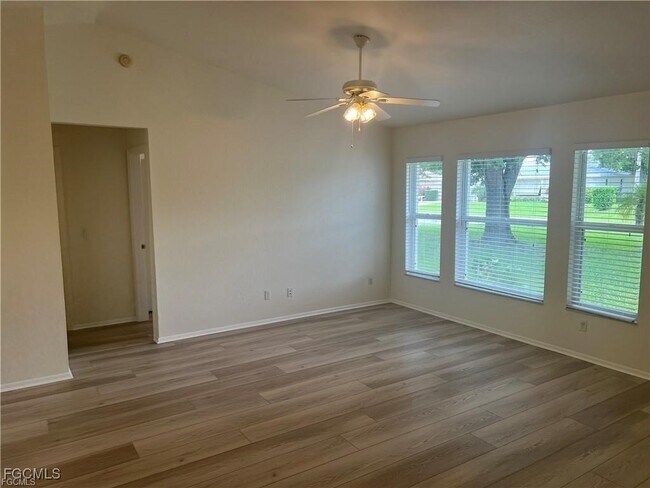 Foto del edificio - 2123 SE 8th St