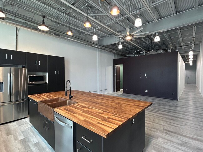 Foto del edificio - Industrial Style. Downtown Energy. Elevated Living.