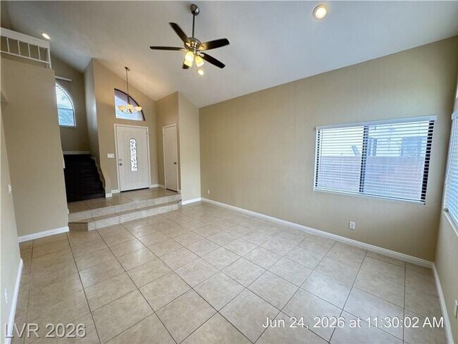 Foto del edificio - Spacious 3BR Home with Loft, Vaulted Ceilings & Covered Patio