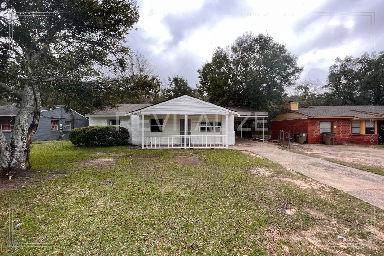 Primary Photo - Updated 3 Bedroom/2 Bathroom House in Mobile!