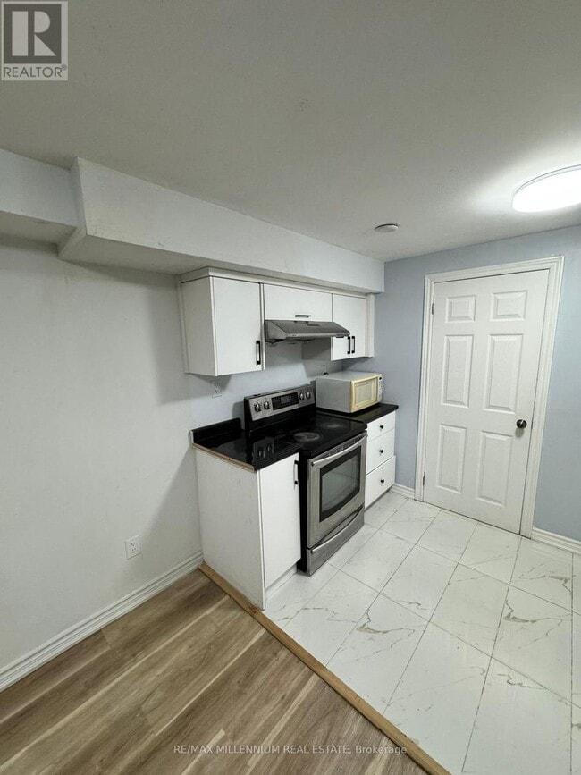 Building Photo - 28 Bramhall Ct