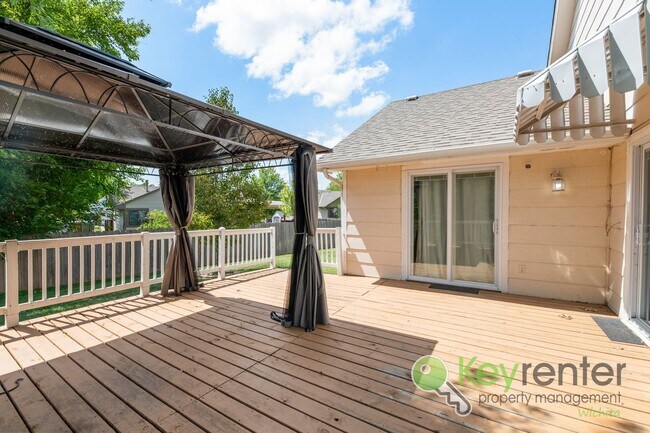 Foto del edificio - 3 Bedroom | 3 Bathroom - Ready to Entertai...