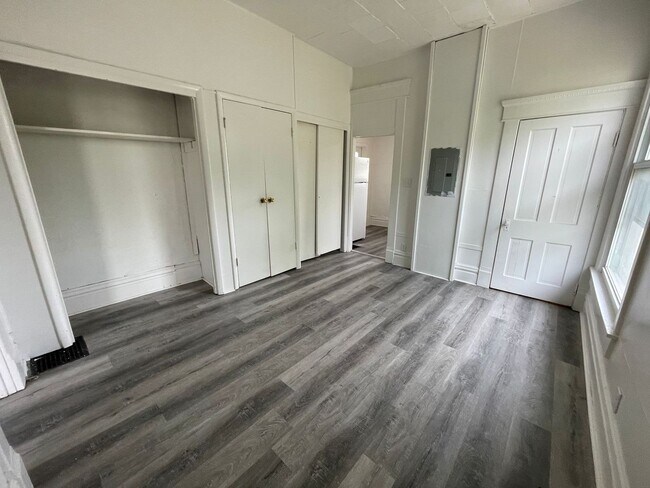 Building Photo - 211 N 17th St