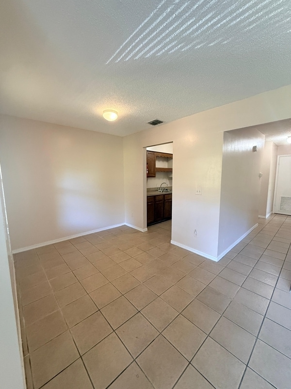 Building Photo - 470 Crabapple Ct