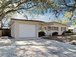 Building Photo - 2209 Curtis Dr S