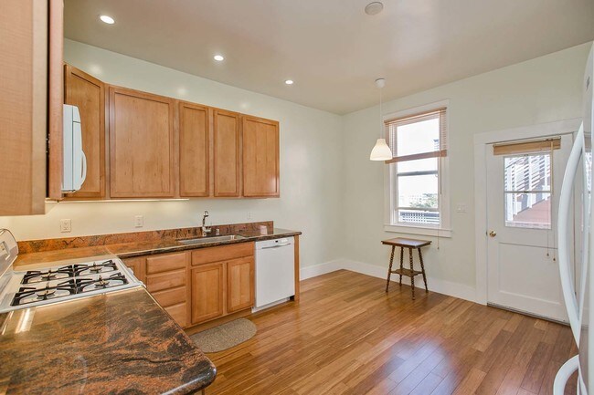 Building Photo - Wonderful Potrero Hill Apartment