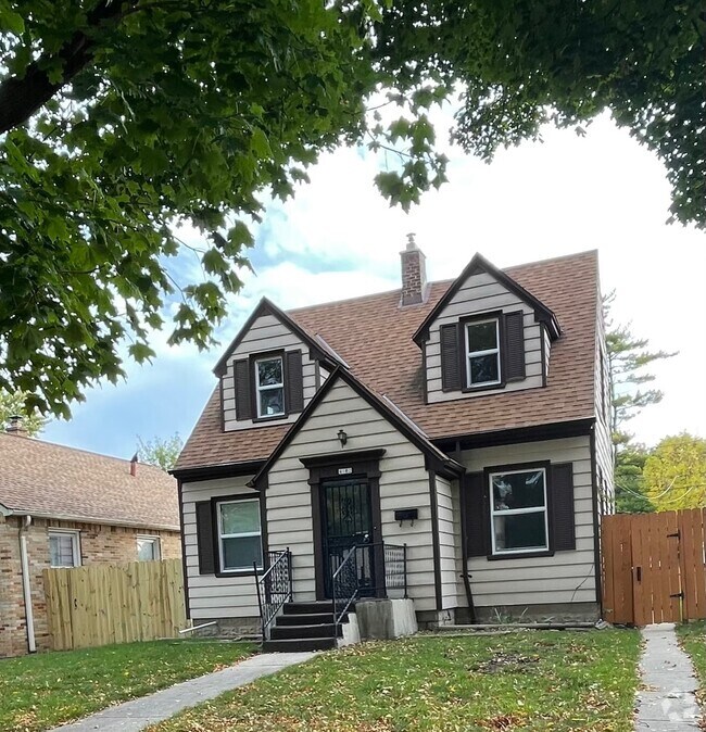 Parklawn Apartments for Rent with a Garage Milwaukee, WI 1 Rentals