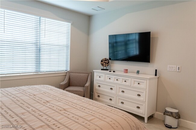 Building Photo - 15335 Lucerna St