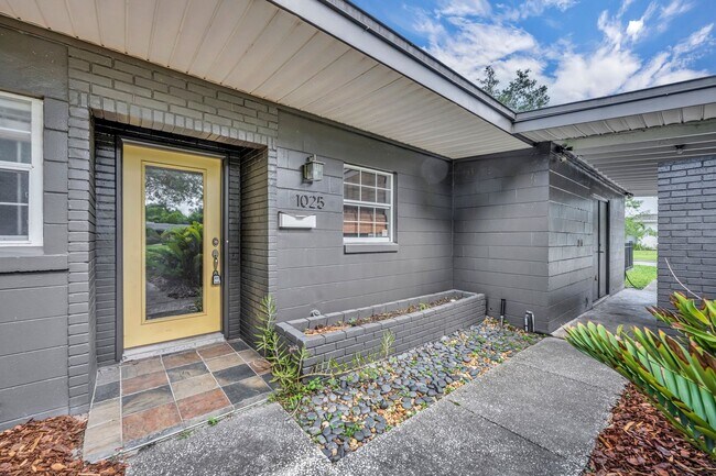 Building Photo - Kenilworth Shores Charmer
