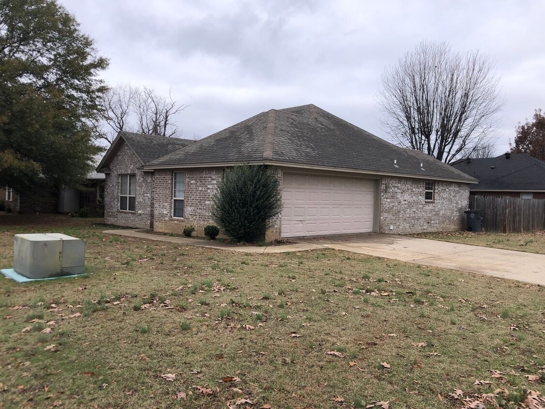 Primary Photo - Beautiful 3 Bedroom Home in a Quiet Searcy Neighborhood!