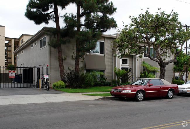 Primary Photo - 330 W Imperial Ave
