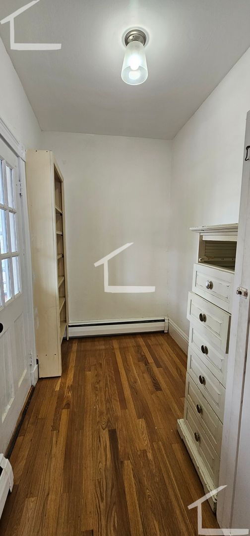 Building Photo - Nice and affordable 4 bed 1 bath available...