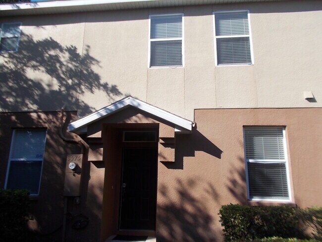 Foto del edificio - Two Story Town House