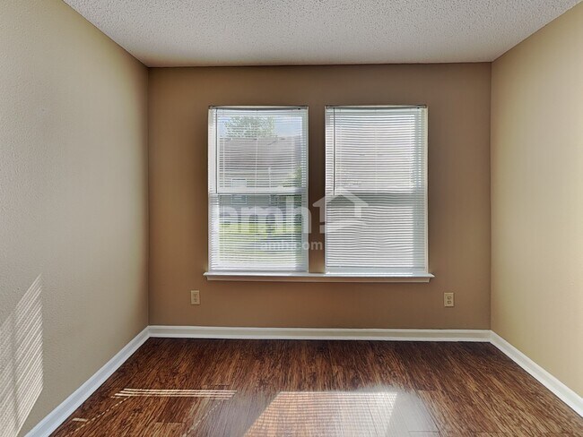 Foto del edificio - 7588 Hollow Reed Ct