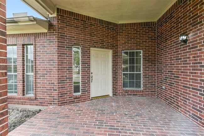 Building Photo - 9127 Willow Crossing Dr