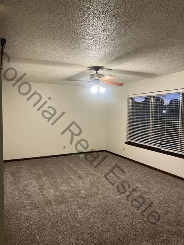 Primary Photo - 2 Bed/1 Bath Apartment with Washer/Dryer H...