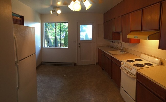 Building Photo - 8737 SW Terwilliger Blvd