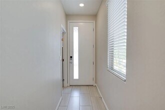 Building Photo - 932 Lotus Falls St