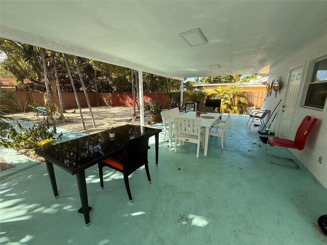 Building Photo - 16030 Miami Dr