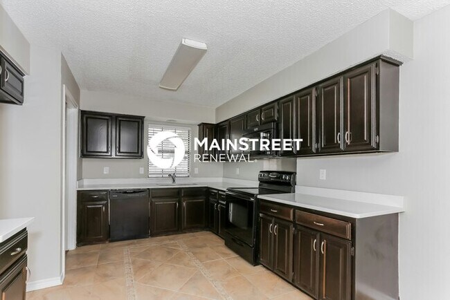 Building Photo - 3 Bedroom Pet-Friendly Home in Mesquite, TX with Main Street Renewal