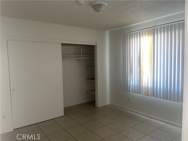 Foto del edificio - 15392 Bear Valley Rd