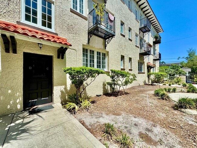 Building Photo - 2117 W Dekle Ave