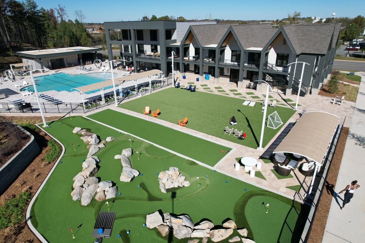 Blu South Townhomes Apartments in Pineville, NC