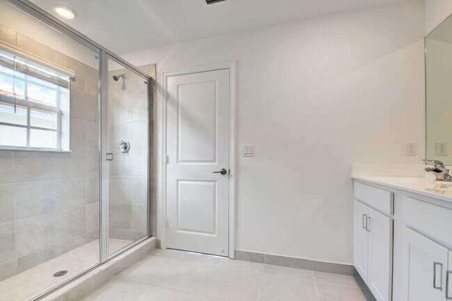 Foto del edificio - 6887 Broadwater Ln
