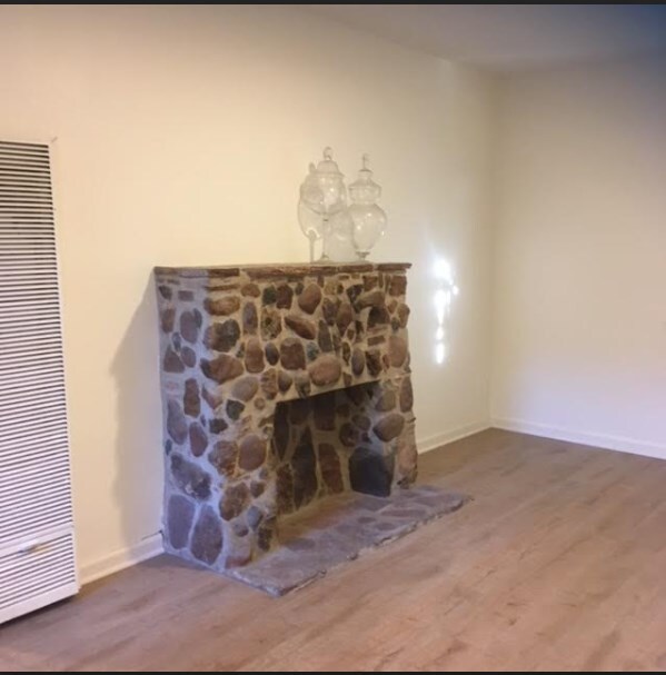 Sala de estar - 3228 Montrose Ave