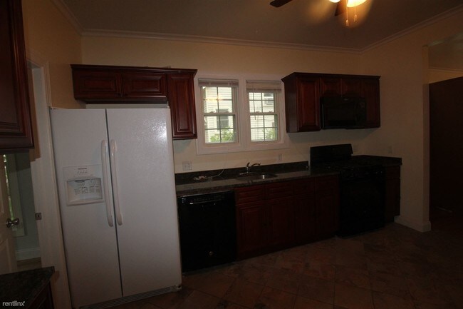Building Photo - 4 br, 2 bath House - 110 Depot St