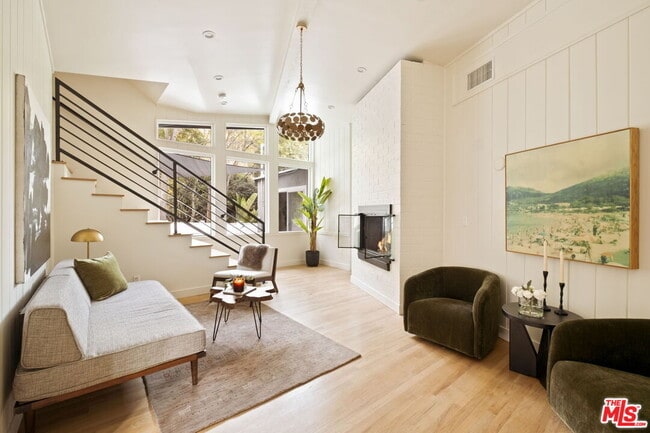 Building Photo - 2701 Jalmia Dr