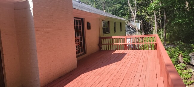 Building Photo - 1808 Mountainbrook Dr SE