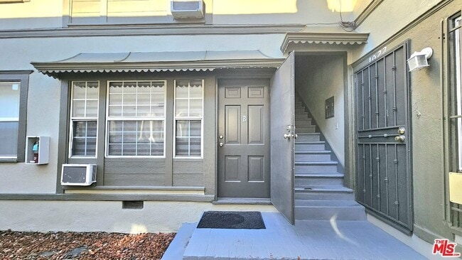 Photo - 1022 S Norton Ave Apartment