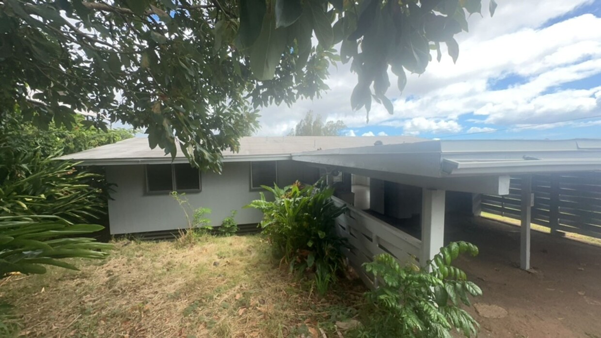 Primary Photo - Renovated 3 Bed, 1 Bath, 2 Parking Single ...