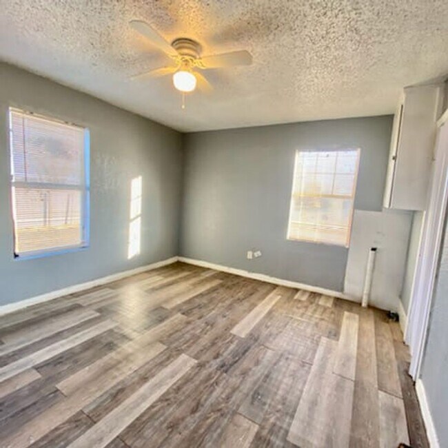 Foto del edificio - Handyman Special $0 First Month's Rent / $0 Deposit at move-in “You fix, you SAVE BIG!!” Contact ...