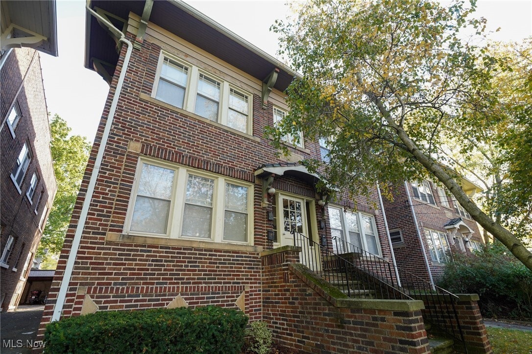 1365 Phelps Ave Lakewood, OH 44107 – photo 1