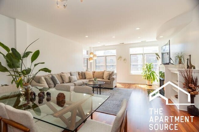 Foto del edificio - 330 N Clinton St