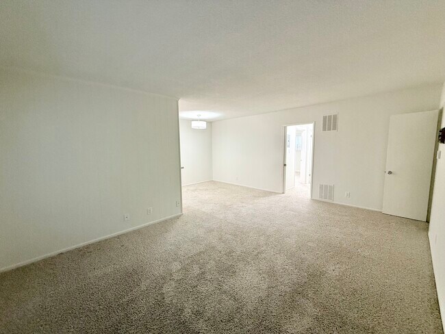 Foto del edificio - 1226 McClellan Dr