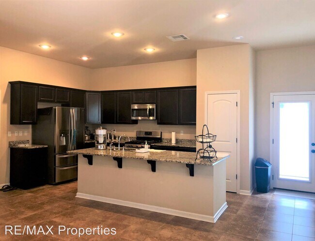 Building Photo - 4 br, 2 bath House - 17066 Enterprise Ave