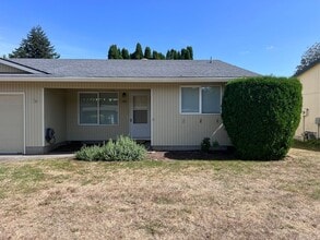 Building Photo - 1106 SW Fox Ct