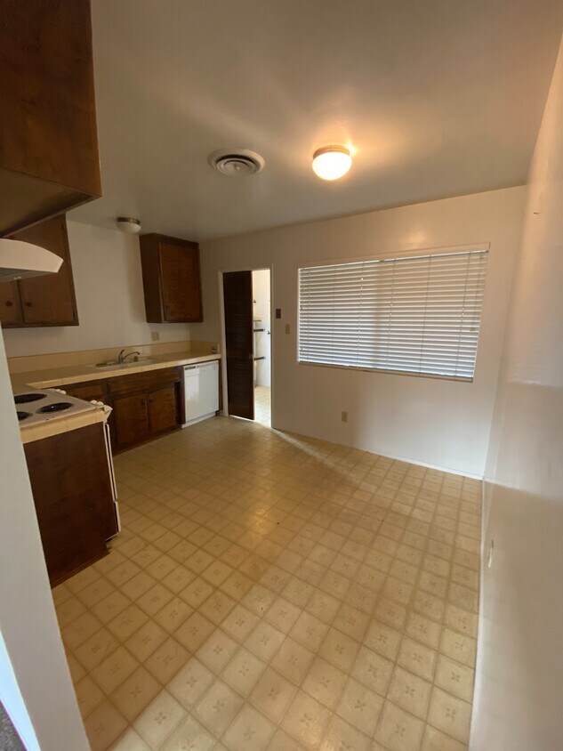 2400 Ashe Rd Bakersfield Ca 93309 Apartments Bakersfield Ca Apartments Com