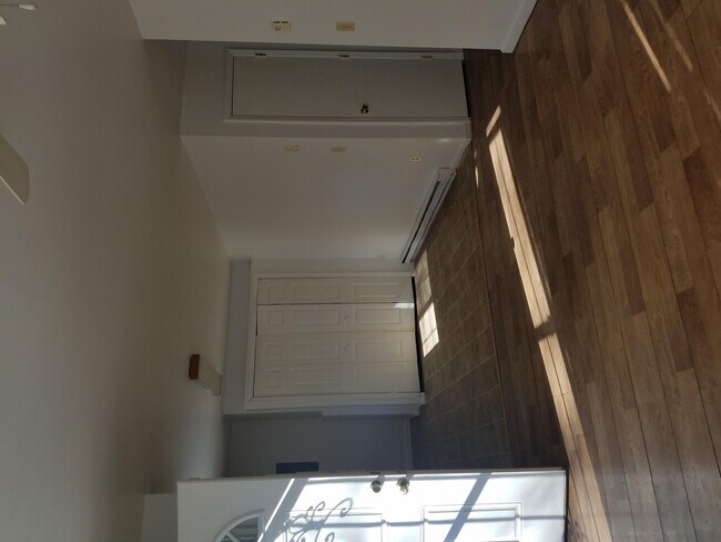 Building Photo - 812 Staunton Ave NW