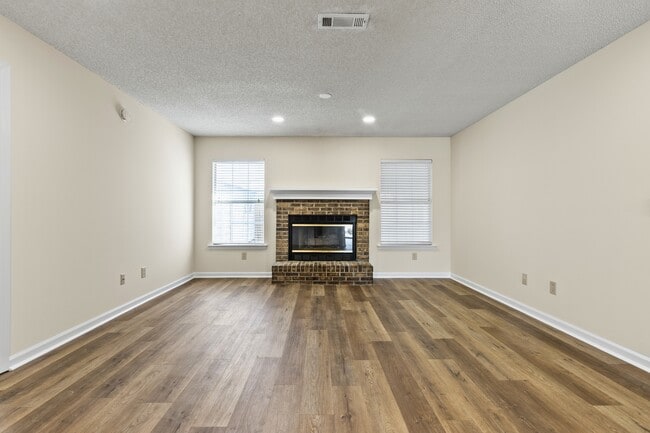 Building Photo - 2107 Hamilton Pl S