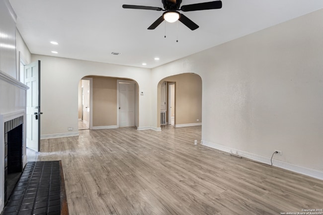 Photo - 2228 W Huisache Ave House