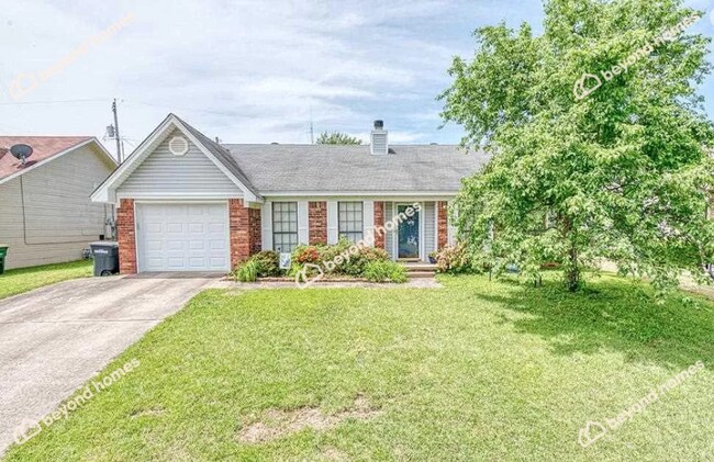 Foto del edificio - Updated 3BD/1.5BA Gem with Fireplace & Fen...